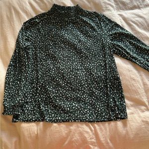 LIKE NEW Womens blouse